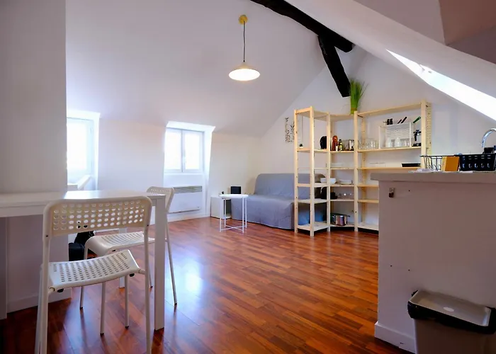 Le Toit Des Carmes *